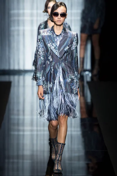 Look 7